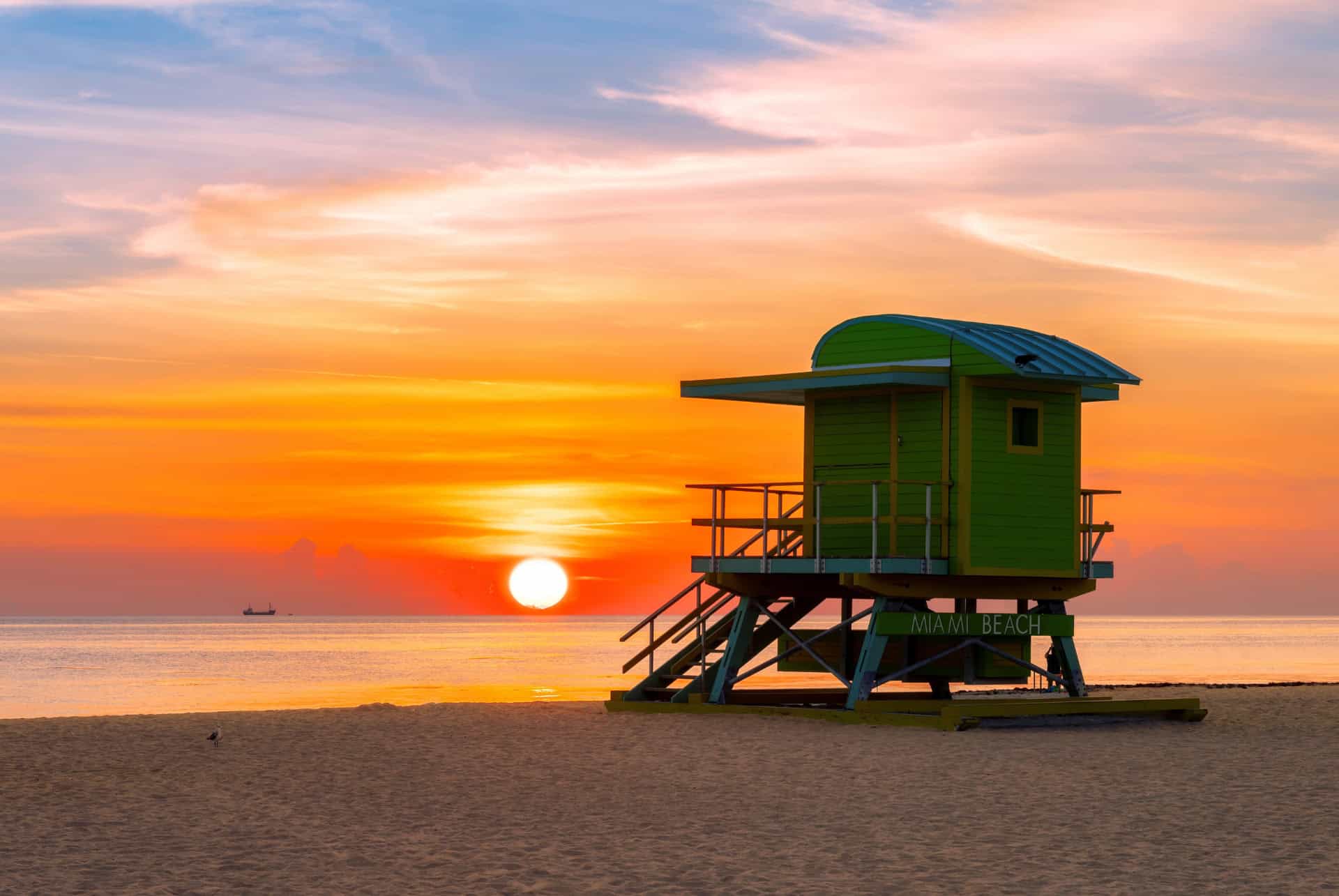 cabane sauveteurs miami coucher de soleil
