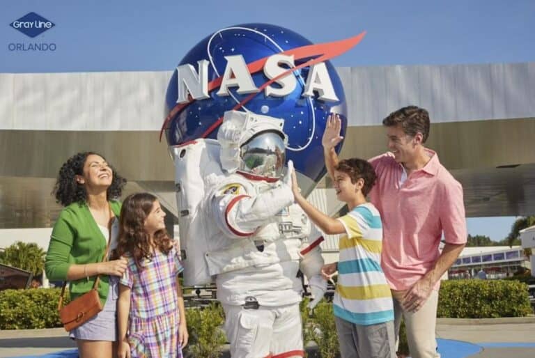 Entrée avec rencontre d'un astronaute