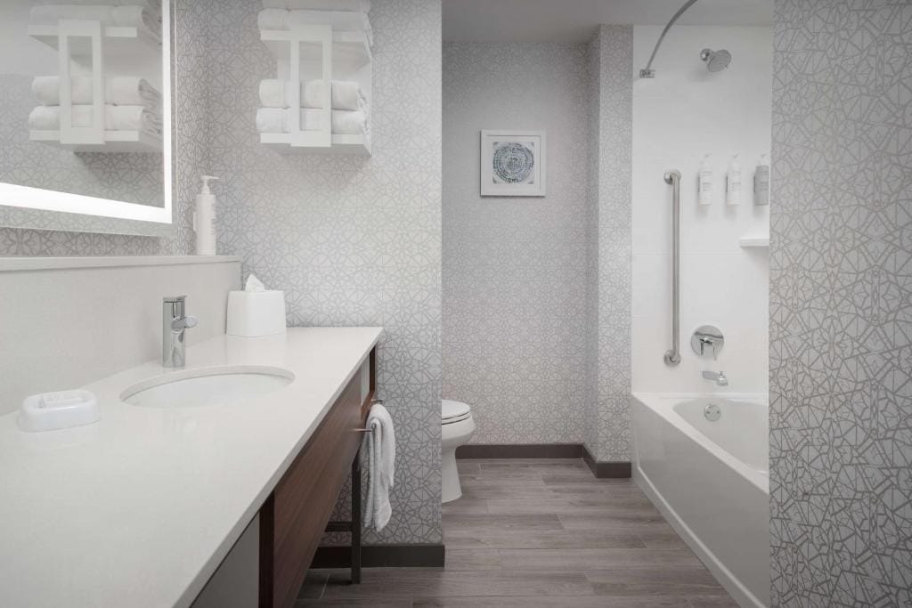 hampton inn et suites naples south salle de bain